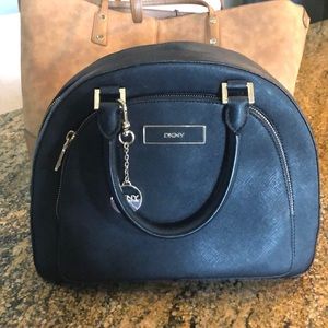 Dkny purse